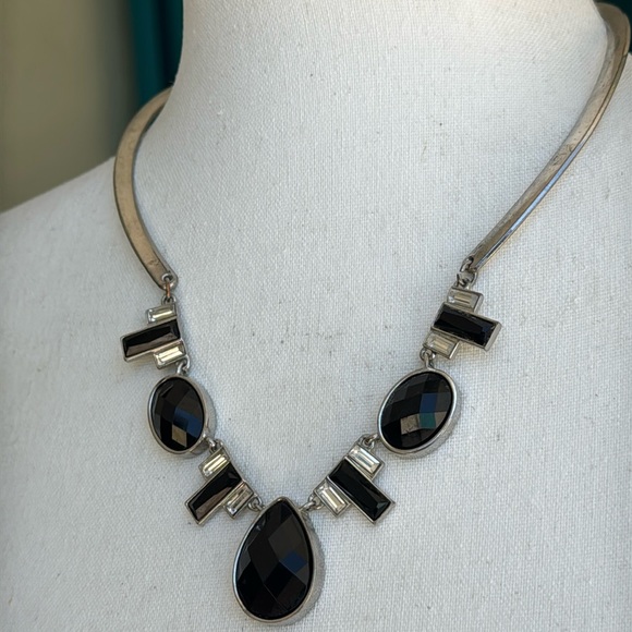 White House Black Market statement necklace - Picture 5 of 7